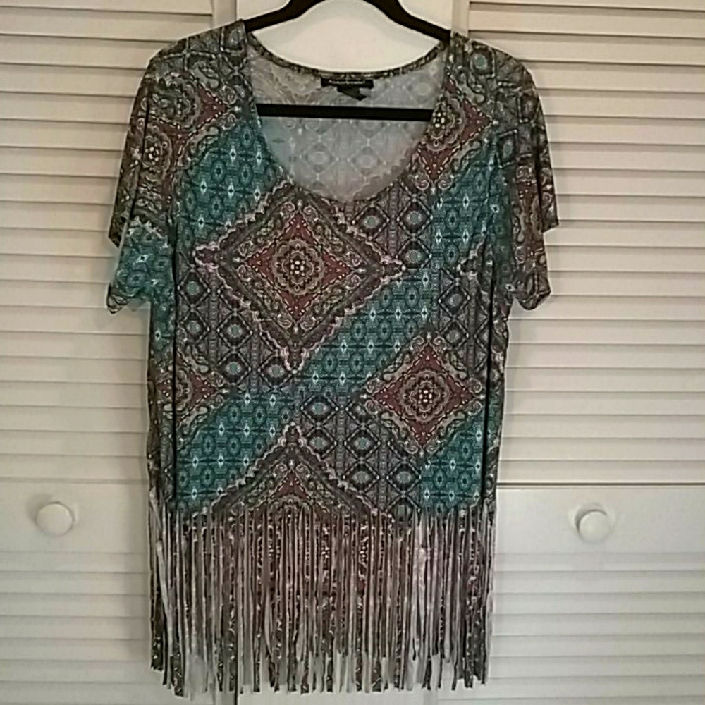 🌸Super Fun Print Top NWOT